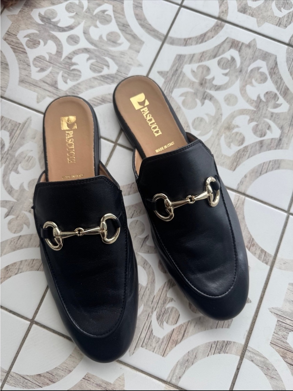 Pascucci 784 leather mules NWOT